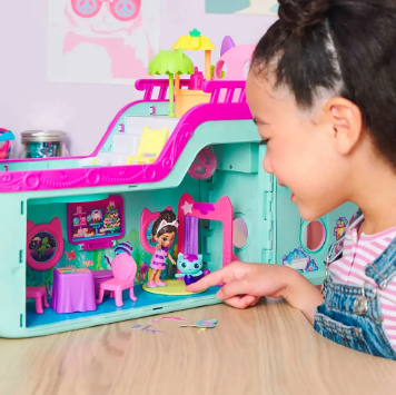 Cruzeiro Gabby’s Dollhouse Sunny – Diversão que Navega na Imaginação!