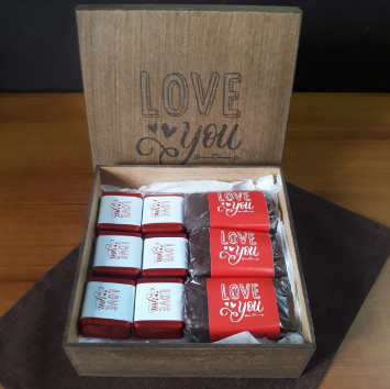 Kit Trufas Love + Pão de Mel – Uma Combinação Perfeita de Sabor e Sofisticação